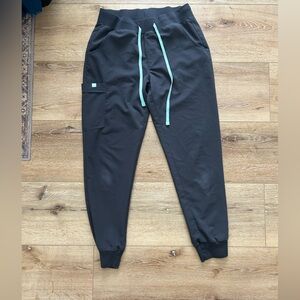 SET: Garde-Malade Grey Scrub Set – Top & Jogger Pants – Size S – Made in Canada